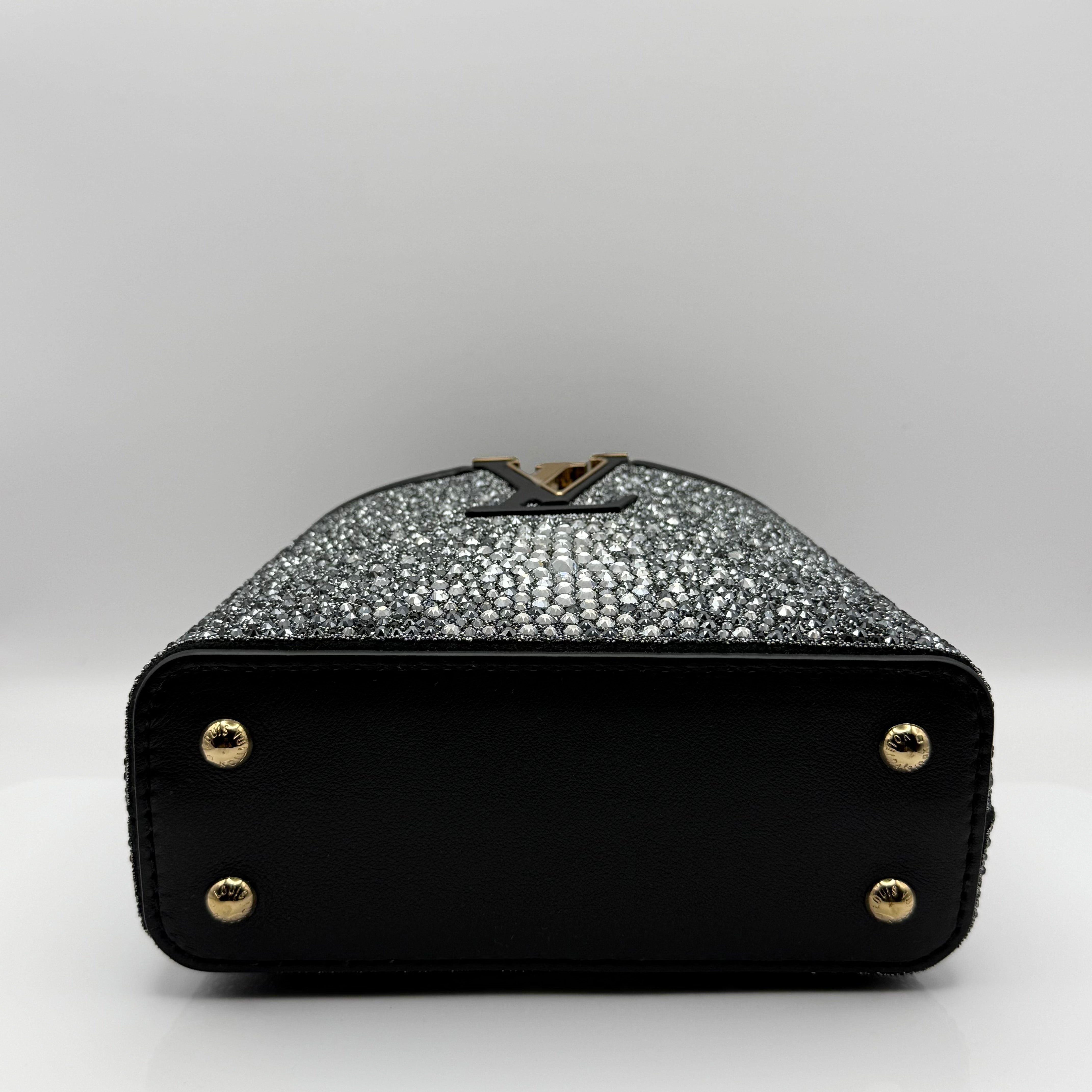Louis Vuitton Capucines Mini mit Strassbesatz